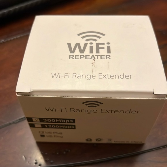 Plug-in Wi-Fi Repeater - Range Extender (300Mbps) 2.4GHz 802.11n/g/b • NIB - Picture 4 of 10